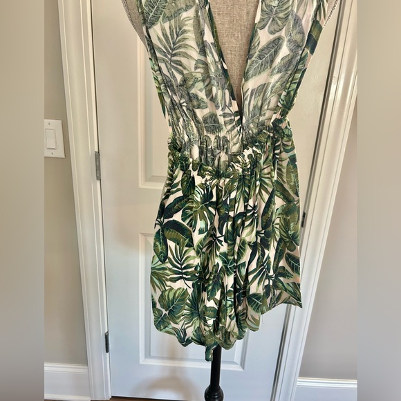 Tropical Print Plunging Neck Backless Halter Romper Size Medium - Picture 6 of 10